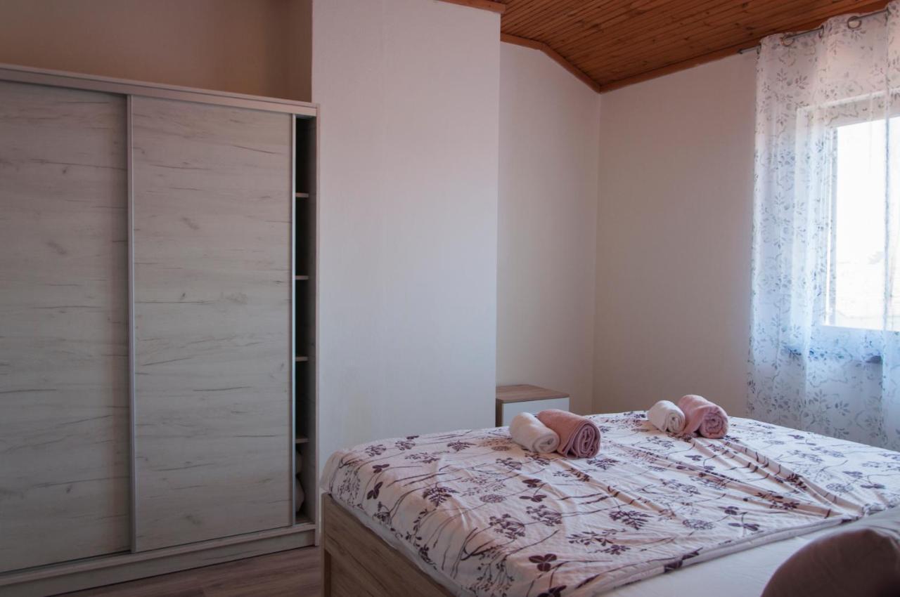 Domus Albus Apartman Zára Szoba fotó